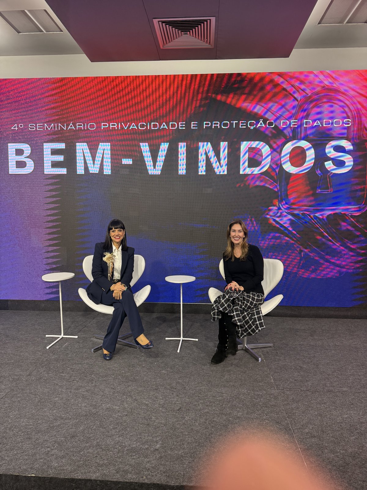 Martha Ibanez Leal e Patrícia Peck Pinheiro na abertura do painel de cibersegurança do 4º Seminário de Privacidade e Proteção de Dados, na FIERGS